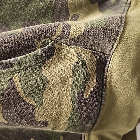 Obey camo hoodie, Medium - Picture 3 of 5